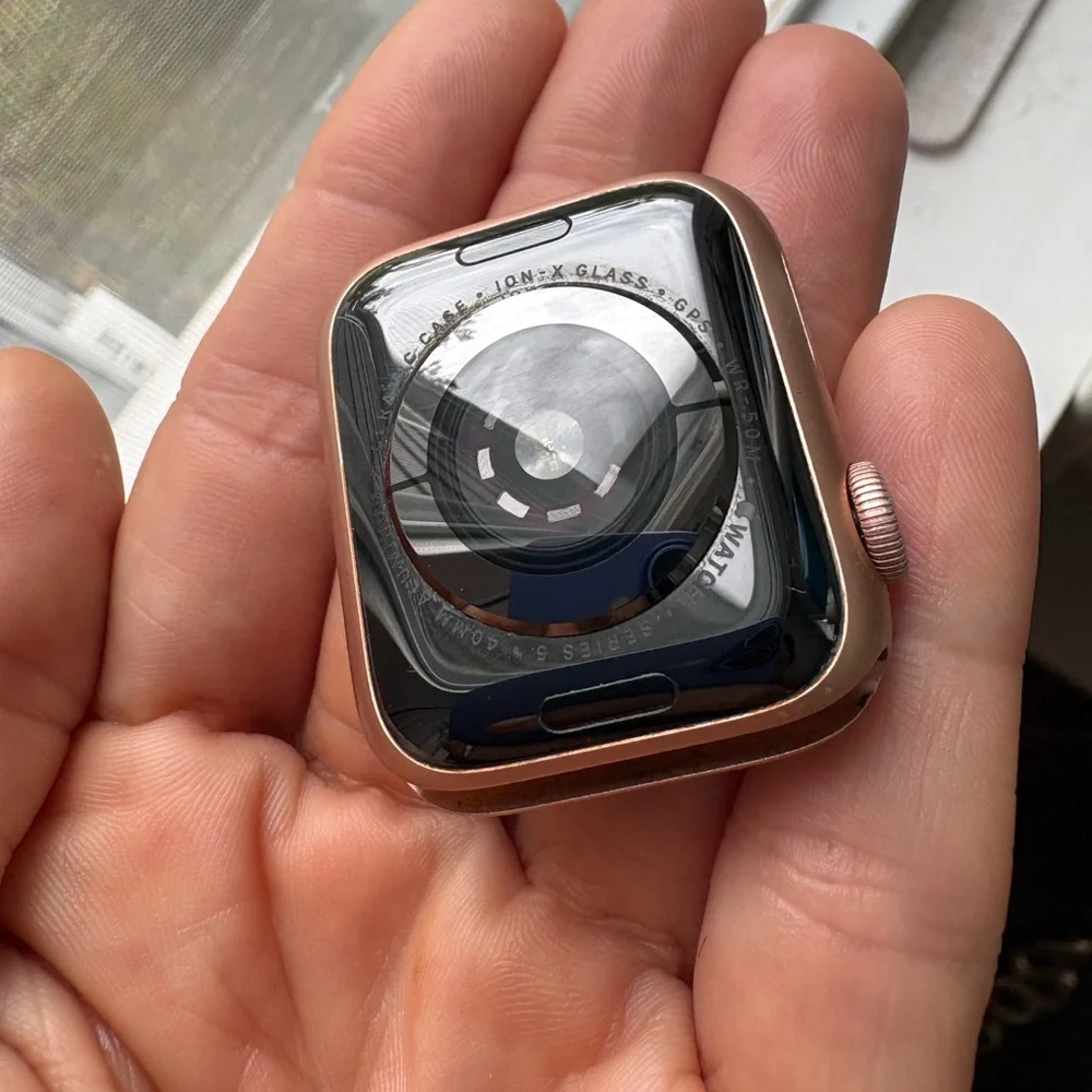 Apple Watch Series 5 40mm GPS - Picture 8 of 15